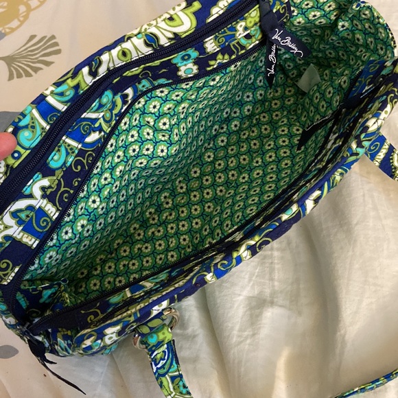 Vera Bradley Rhythm and Blues zippered shoulder bag with lots of organization - Picture 5 of 5